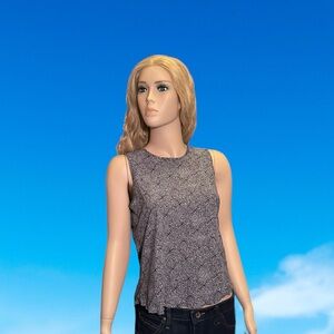 Lululemon size 4 tank - Like new